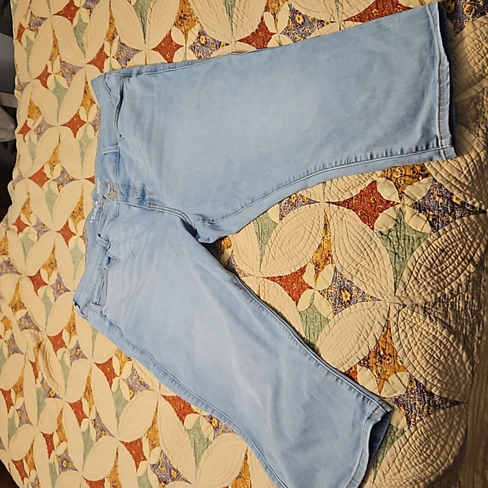 Torrid super soft crop jegging, size 24